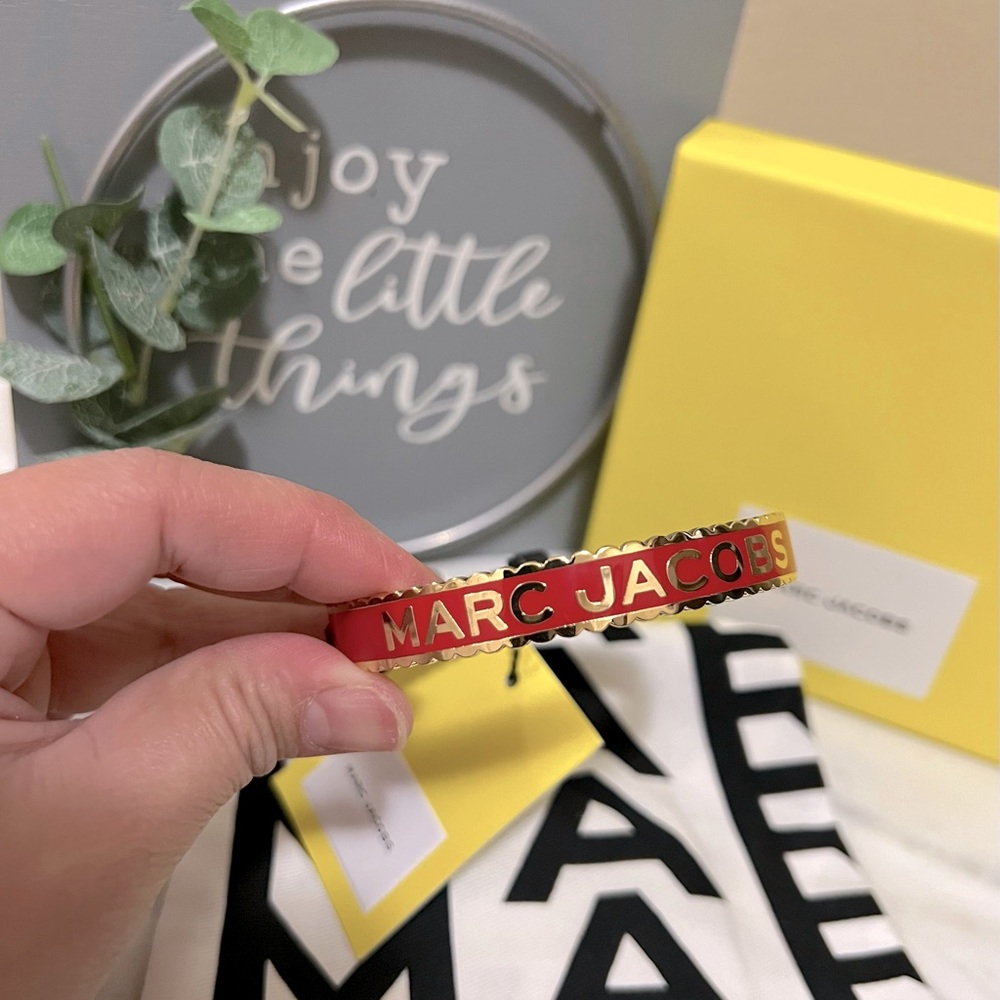 New Marc Jacobs The Medallion Bangle Bracelet